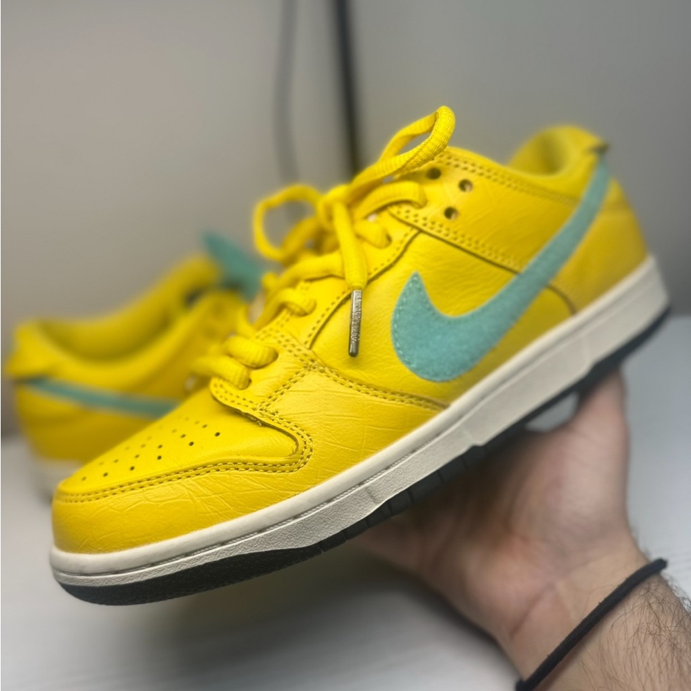 Nike SB Dunk Low Canary Yellow Diamond Supply Co.
